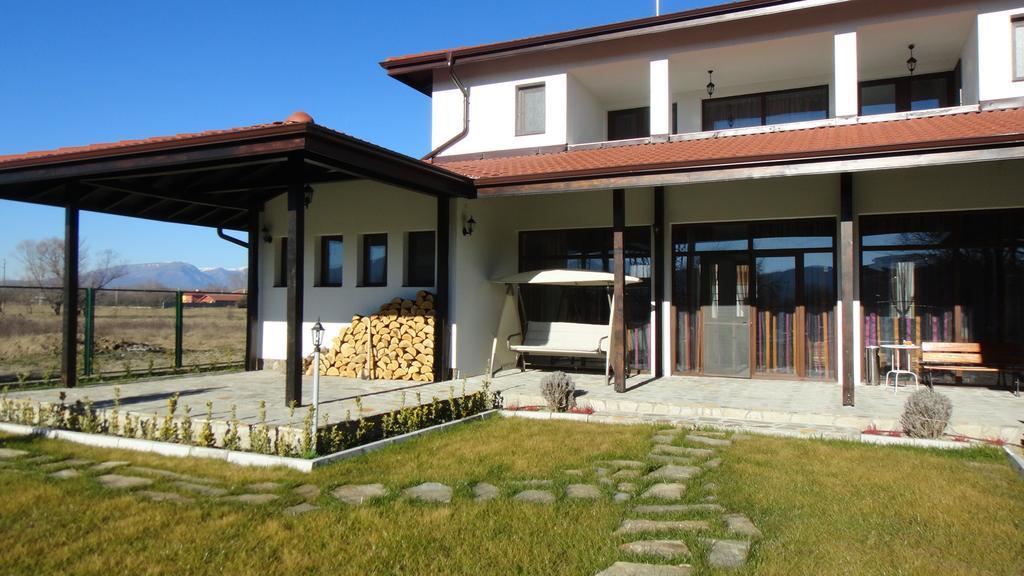 Guest House Hasiendata Pavel Banja Exteriör bild